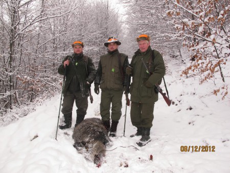 Jozef Potoma, Mgr. Štefan Perát a Ján Perát na mieste ulovenia diviaka